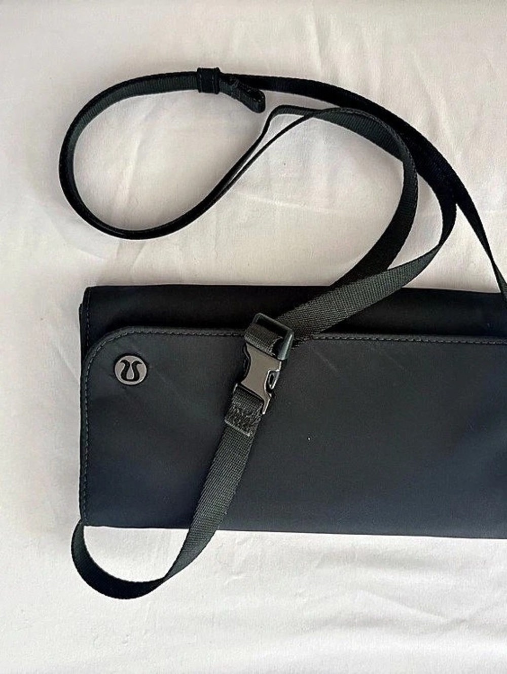 lululemon Everywhere Crossbody Bag 2L Black